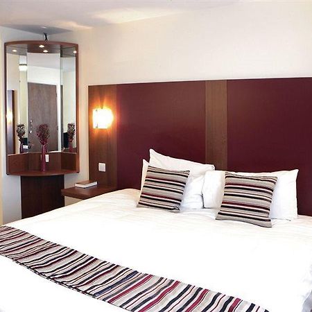 Mercure Swindon East Hotel And Spa Exterior foto